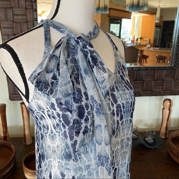 💙HAUTE HIPPIE, XS , Ribbon tie top.NWT !  GORGEOUS TOP !🌷Sultry, yet classy 💙 - Picture 5 of 16